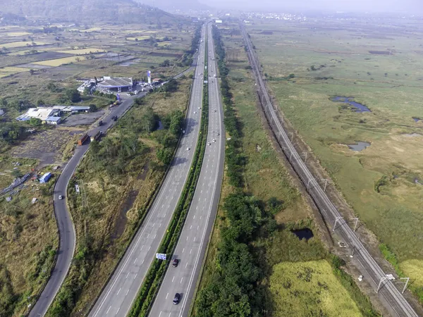 뭄바이 고속도로의 촬영은 인디아 근처에서 것입니다 공식적으로는야 고속도로라고 불린다 — 스톡 사진