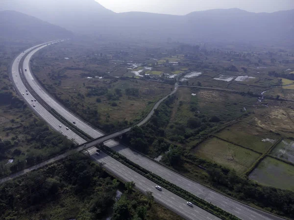 印度浦那附近孟买 浦那高速公路的空中录像 高速公路正式名称为Yashvantrao Chavan Express Sway — 图库照片