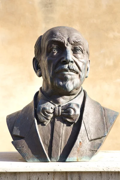 Bronze statue of Luigi Pirandello — Stock Photo, Image