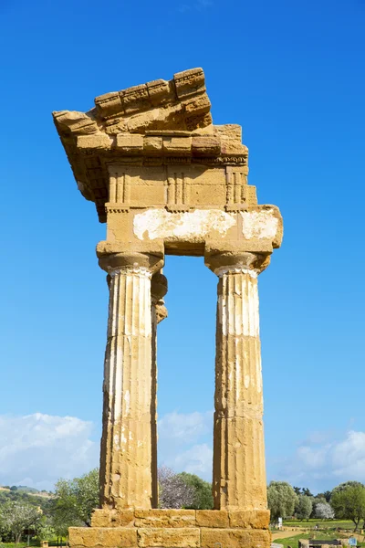 Antiguo Templo Griego de los Dioscuros — Foto de Stock