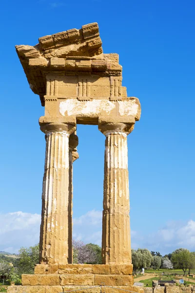 Antiguo Templo Griego de los Dioscuros — Foto de Stock