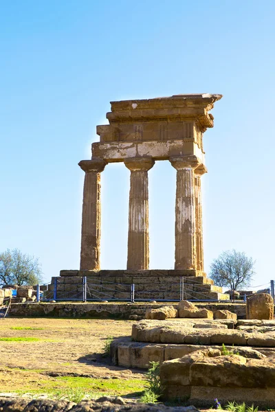 Antiguo Templo Griego de los Dioscuros — Foto de Stock