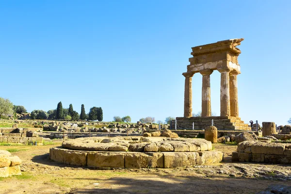 dioscuri antik Yunan tapınağı