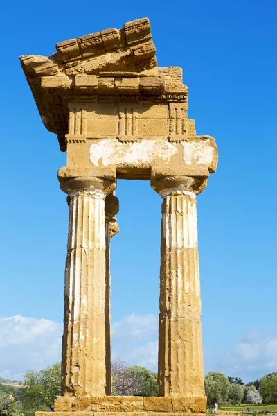 Antiguo Templo Griego de los Dioscuros —  Fotos de Stock
