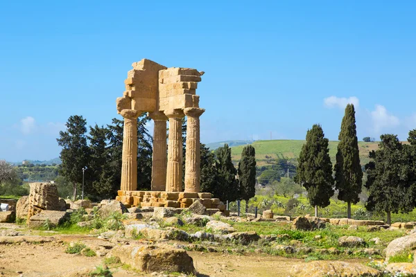 Alter griechischer Tempel der Dioskuren — Stockfoto