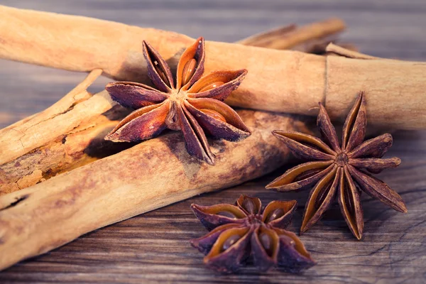 Stars anise and cinnamon — Stock Photo, Image