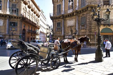 Palermo, quattro aski