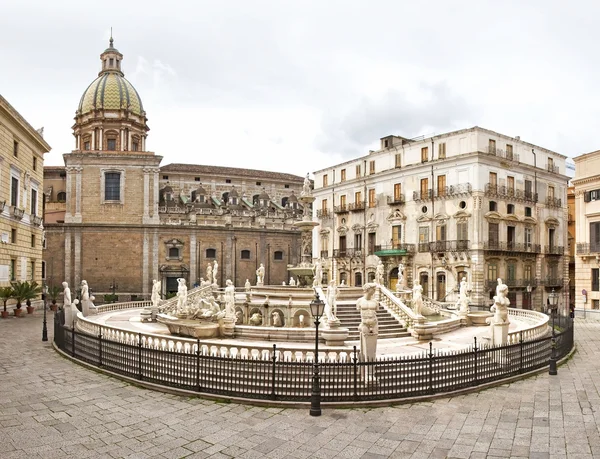 Palermo, Piazza Pretoria — Stock Photo, Image