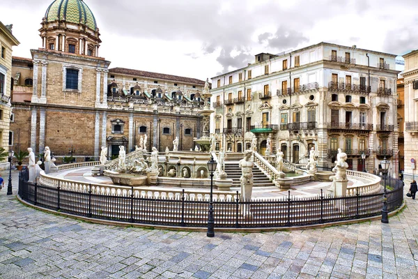 Palermo, Piazza Pretoria — Stock fotografie