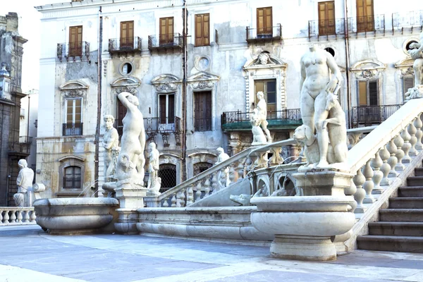 Palermo, Piazza Pretoria – stockfoto