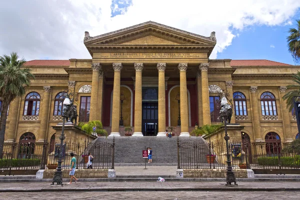 Palermo, teatro Massimo — Stockfoto