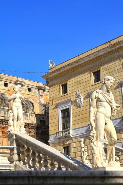 Palermo, Piazza Pretoria — kuvapankkivalokuva