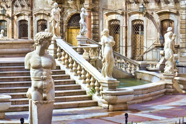 Palermo, Piazza Pretoria — Stockfoto