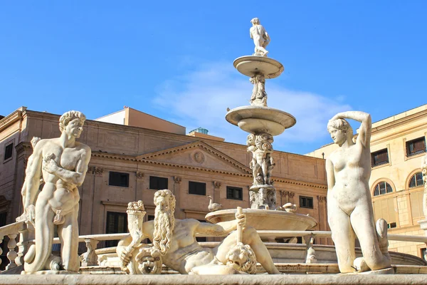 Palermo, Piazza Pretoria — kuvapankkivalokuva