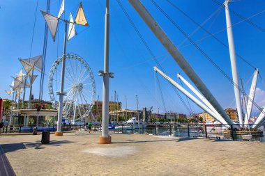 Liguria 'da bir şehir olan Cenova' nın antik limanının güzel manzarası