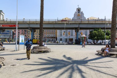 GENOA, ITALY, 2019, 19 Temmuz: Ceneviz 'in Fotoğrafı, tarihi limanın yakınlarındaki tarihi bir cadde