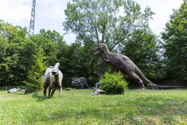 Bussolengo Italië 2019 Juli Levensgrote Reconstructie Van Een Gigantische Dinosaurus — Stockfoto