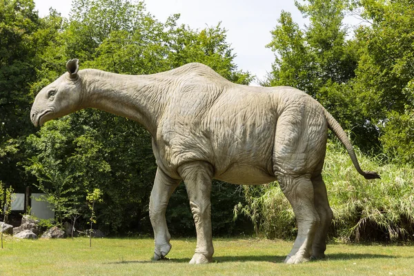 Bussolengo Italië 2019 Juli Levensgrote Reconstructie Van Een Gigantische Dinosaurus — Stockfoto