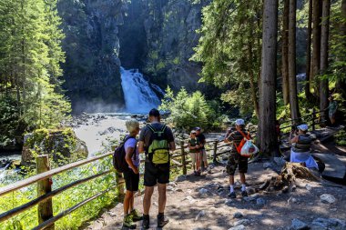CAMPO TÜRES, ITALY 2019, 23 Temmuz: San Francesco patikası ve İtalya 'nın Güney Tyrol kentindeki Riva şelaleleri