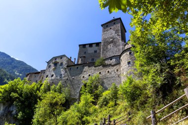 Campo Tures 'teki Taufers Kalesi. Valle Aurina Brunico yakınlarında, Güney Tyrol, İtalya