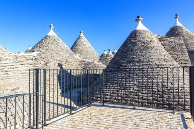 Alberobello, Puglia, İtalya. Trulli kentsel manzarası, bu bölgenin orijinal ve antik evleri