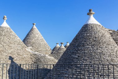 Alberobello, Puglia, İtalya. Trulli kentsel manzarası, bu bölgenin orijinal ve antik evleri