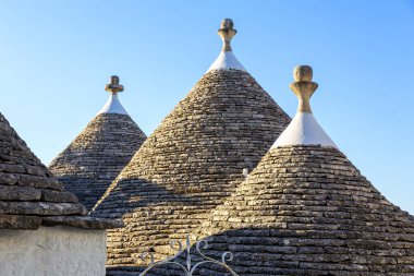 Alberobello, Puglia, İtalya. Trulli kentsel manzarası, bu bölgenin orijinal ve antik evleri