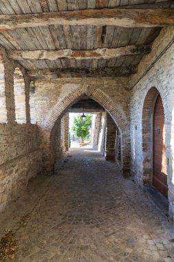 Marche bölgesinde, Ancona ilindeki Serra San Quirico kasabasının manzarası.