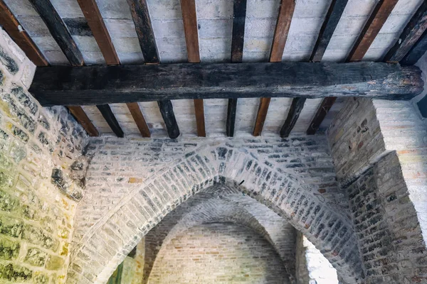 Marche bölgesinde, Ancona ilindeki Serra San Quirico kasabasının manzarası.