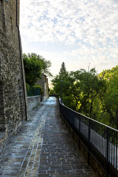 Uitzicht Het Stadje Serra San Quirico Provincie Ancona Regio Marche — Stockfoto