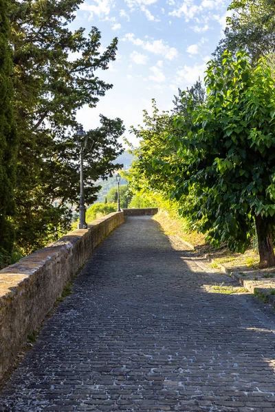 马切地区安科纳省Serra San Quirico小镇的景观 — 图库照片