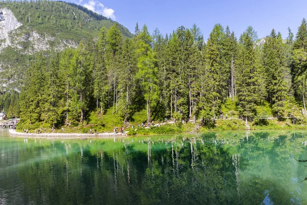 Lago di Braies, Dolomitler 'deki güzel göl, Güney Tyrol, Ital.