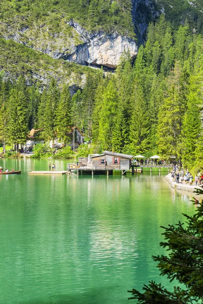 ラーゴ ブレイ ドロミテの美しい湖 南チロル イタリア — ストック写真