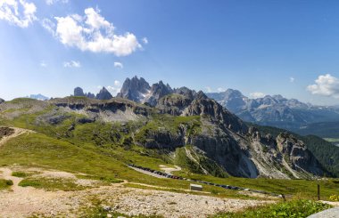 Lavaredo 'nun Üç Tepesi, Güney Tyrol' daki Dolomitlerin sembolü. İtalya