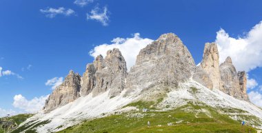 Lavaredo 'nun Üç Tepesi, Güney Tyrol' daki Dolomitlerin sembolü. İtalya