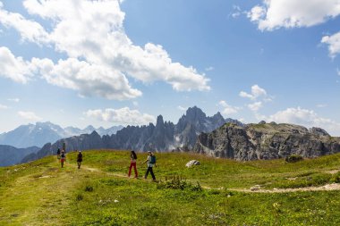 Lavaredo 'nun Üç Tepesi, Güney Tyrol' daki Dolomitlerin sembolü. İtalya