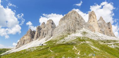 Lavaredo 'nun Üç Tepesi, Güney Tyrol' daki Dolomitlerin sembolü. İtalya