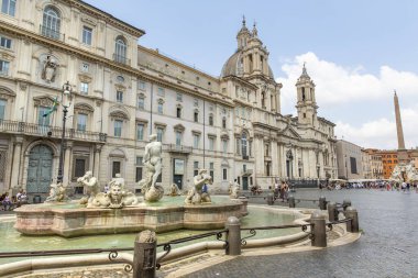 ROME, ITALY, 18 Ağustos 2021: Roma, İtalya 'daki Piazza Navona' nın güzel manzarası