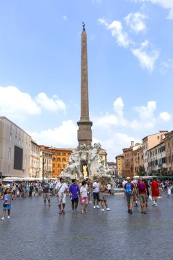 ROME, ITALY, 18 Ağustos 2021: Roma, İtalya 'daki Piazza Navona' nın güzel manzarası