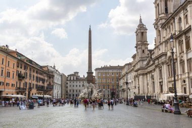 ROME, ITALY, 18 Ağustos 2021: Roma, İtalya 'daki Piazza Navona' nın güzel manzarası