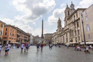 ROME, ITALY, 18 Ağustos 2021: Roma, İtalya 'daki Piazza Navona' nın güzel manzarası