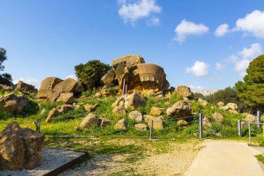 Agrigento, Sicilya 'daki Tapınaklar Vadisi' ndeki Herkül Tapınağı.