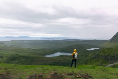 Yazın İskoçya, Skye Adası 'ndaki Quiraing' in muhteşem manzarasının güzel bir görüntüsü.
