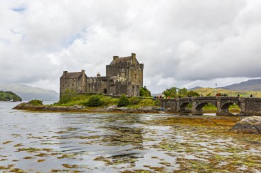 İskoçya 'daki Eilean Donan Kalesi' nin güzel manzarası