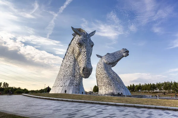 Kelpies Uma Escultura Cabeça Cavalo Metros Altura Que Retrata Kelpies — Fotografia de Stock