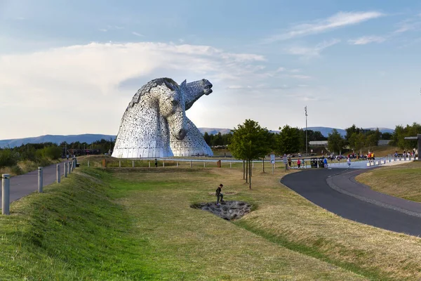 Kelpie Metrů Vysoká Socha Koňské Hlavy Zobrazující Řasy Měnící Vodní — Stock fotografie