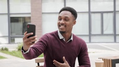 Afro-Amerikalı İş Adamı Video Arıyor.