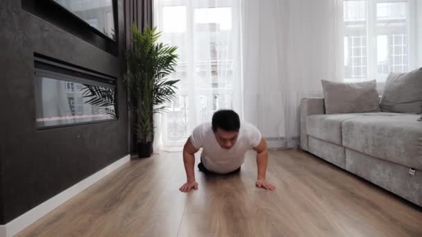 Handsome koreyan male athlete working out for wellness doing burpees and sports. — Stockvideo