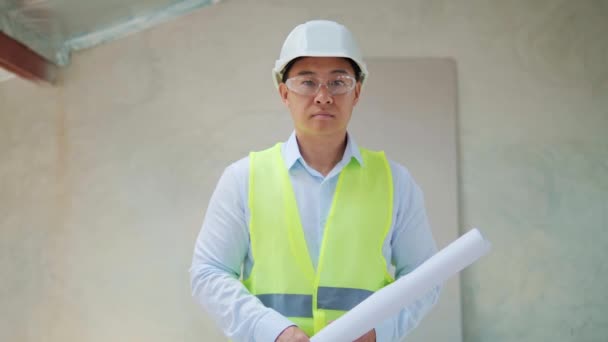 Close Vista Arquiteto Asiático Agente Imobiliário Profissional Homem Empresário Segurando — Vídeo de Stock