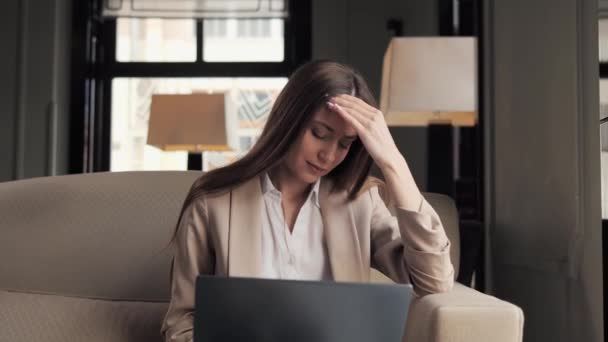 Tired Depressed Businesswoman Formal Suit Working Laptop Business Trip Thinking — Video